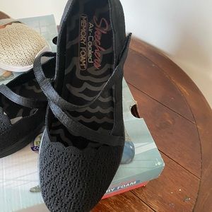 Skechers Classic Fit Air- cooled Memory foam